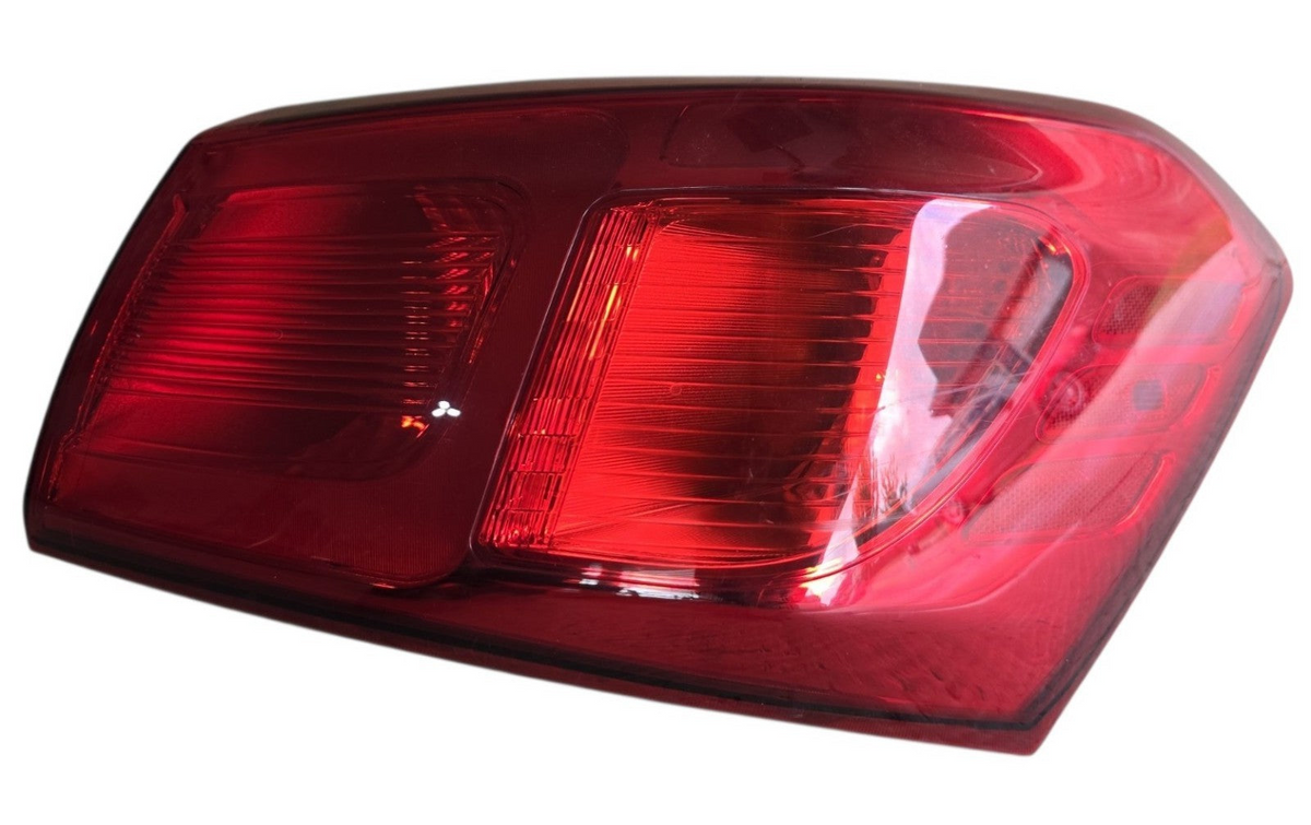 Faro Trasero Halógeno (Sin LED) Original. Kia Cerato Koup 2014-2016