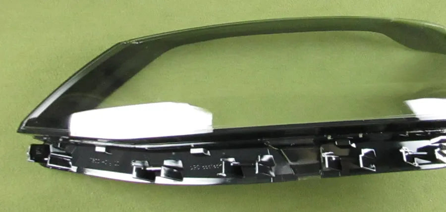 Cubierta de Faro Delantero. Volkswagen Jetta 2011-2018 MK6