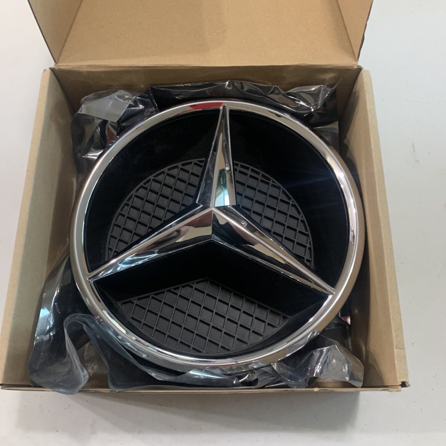 Emblema Parrilla Frontal (Original). Mercedes Benz GLE 2016-2019