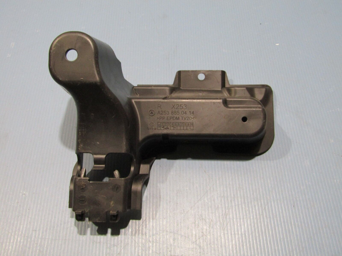 Soporte de Defensa Trasera (Original). Mercedes Benz X253 2015-2019
