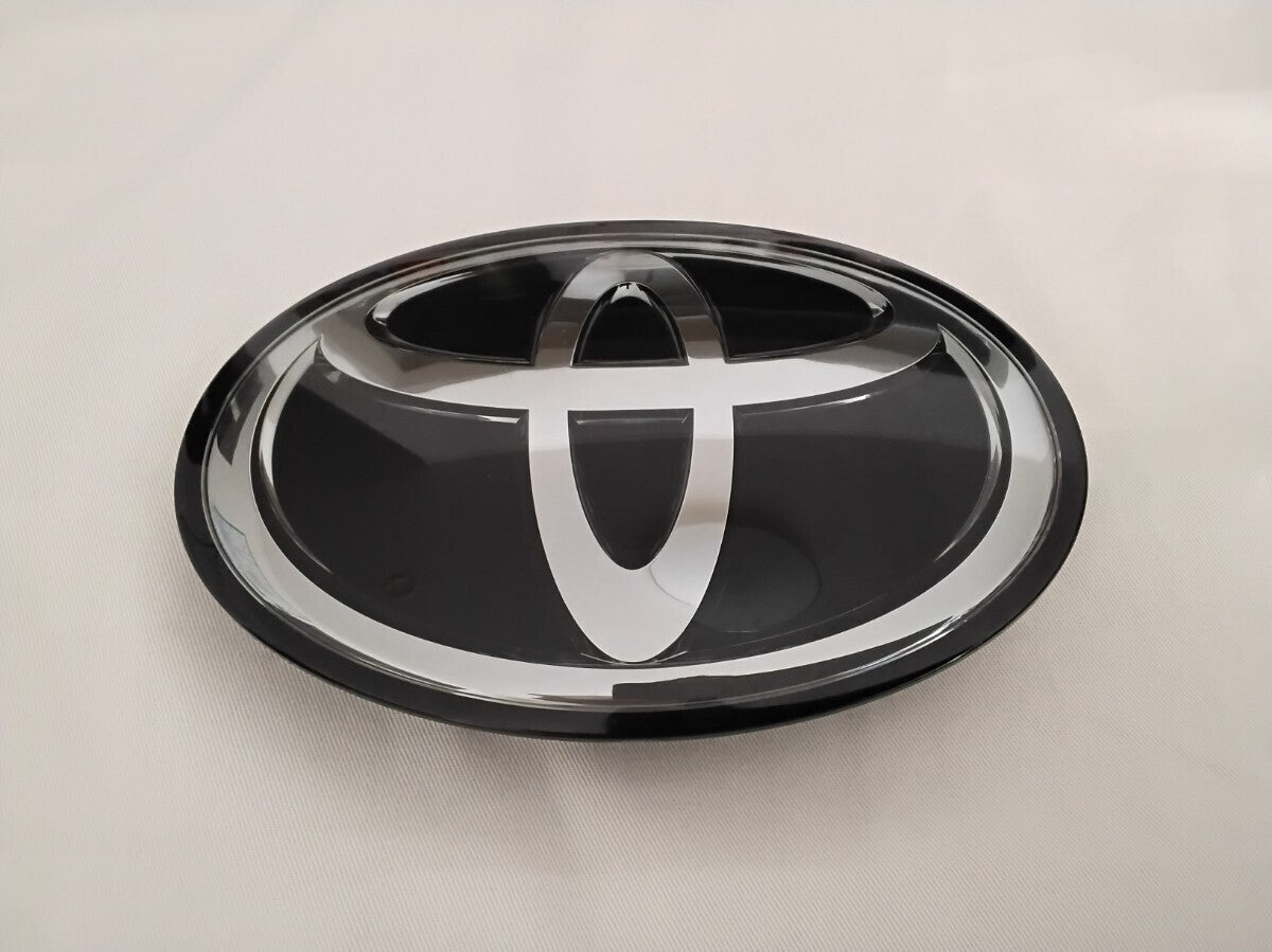 Emblema Parrilla Frontal (Original). Toyota Tacoma Tundra 2019-2022