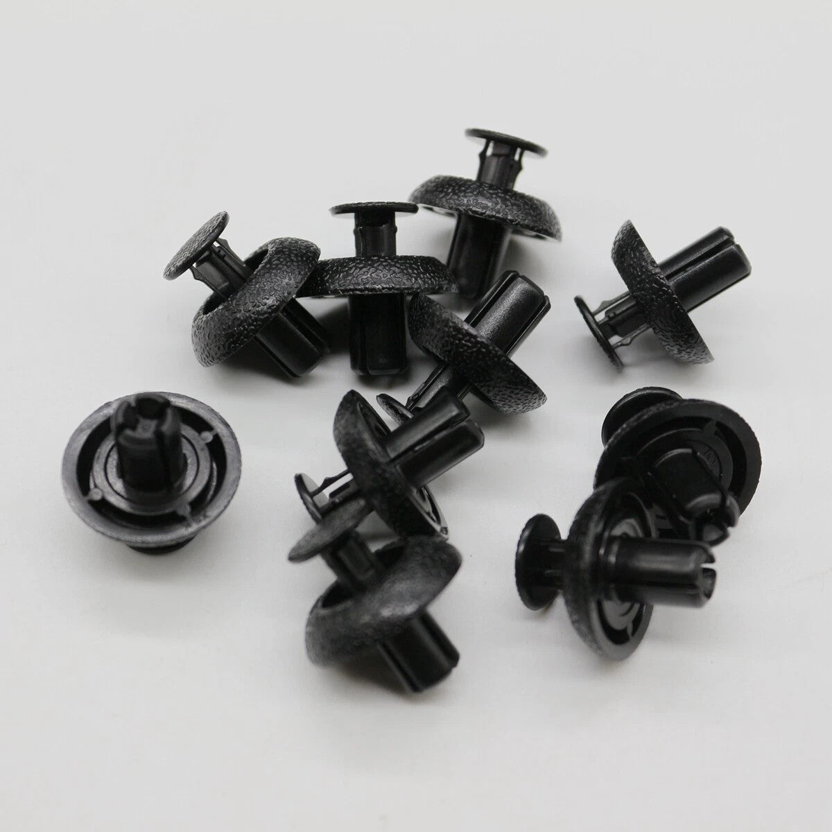 Clips de Cubierta Superior de Radiador. Lexus RX350 RX450h 2013-2015