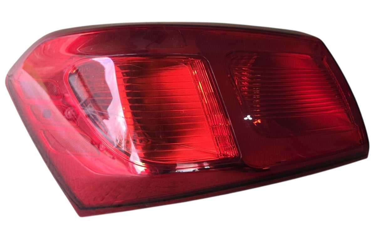 Faro Trasero Halógeno (Sin LED) Original. Kia Cerato Koup 2014-2016